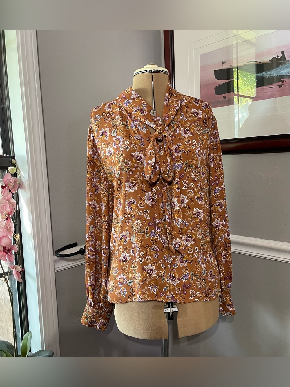 LOFT sz L Rust Floral Tie-Neck Blouse